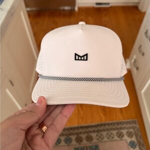 NWOT white ropes bull Melin hat- size classic